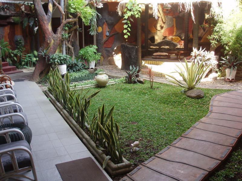Enny'S Guest House Malang Exterior photo