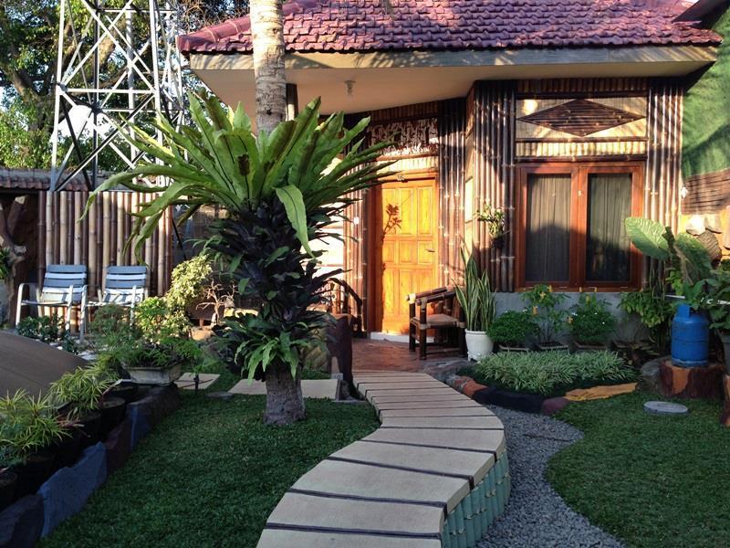 Enny'S Guest House Malang Exterior photo