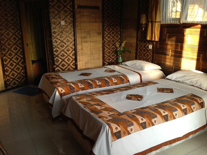 Enny'S Guest House Malang Exterior photo