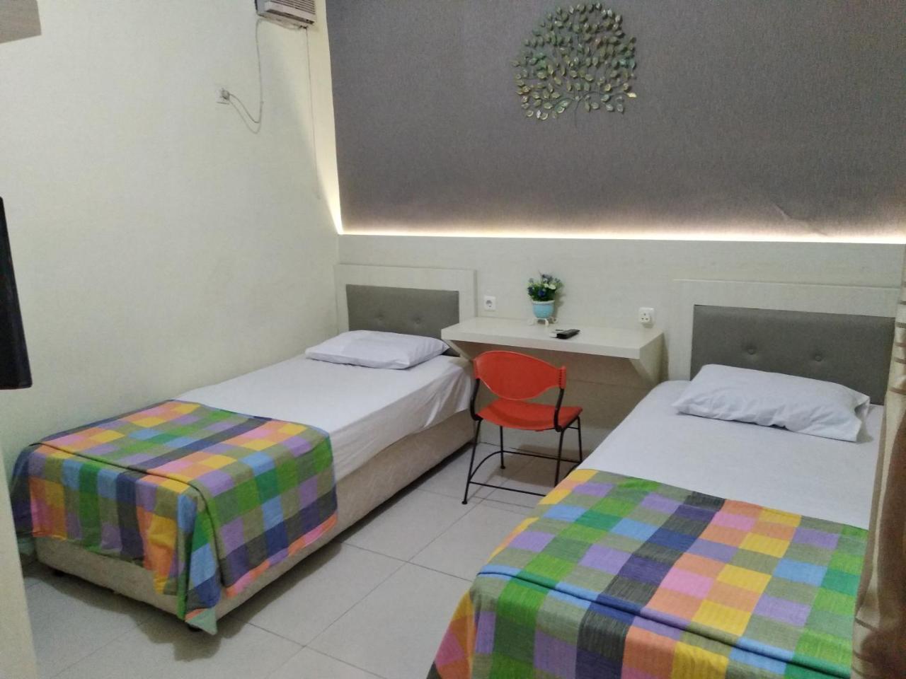 Enny'S Guest House Malang Exterior photo