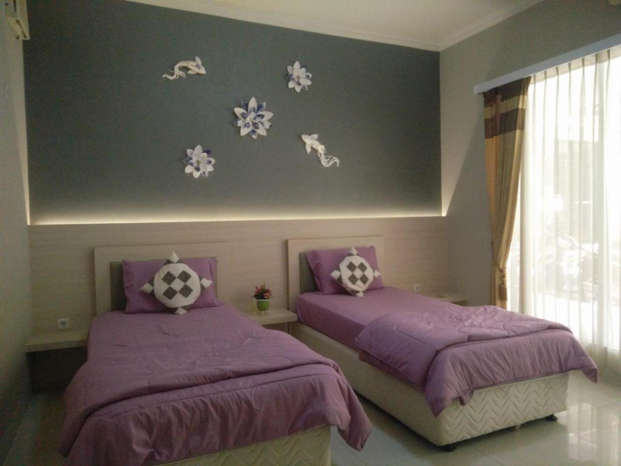 Enny'S Guest House Malang Exterior photo