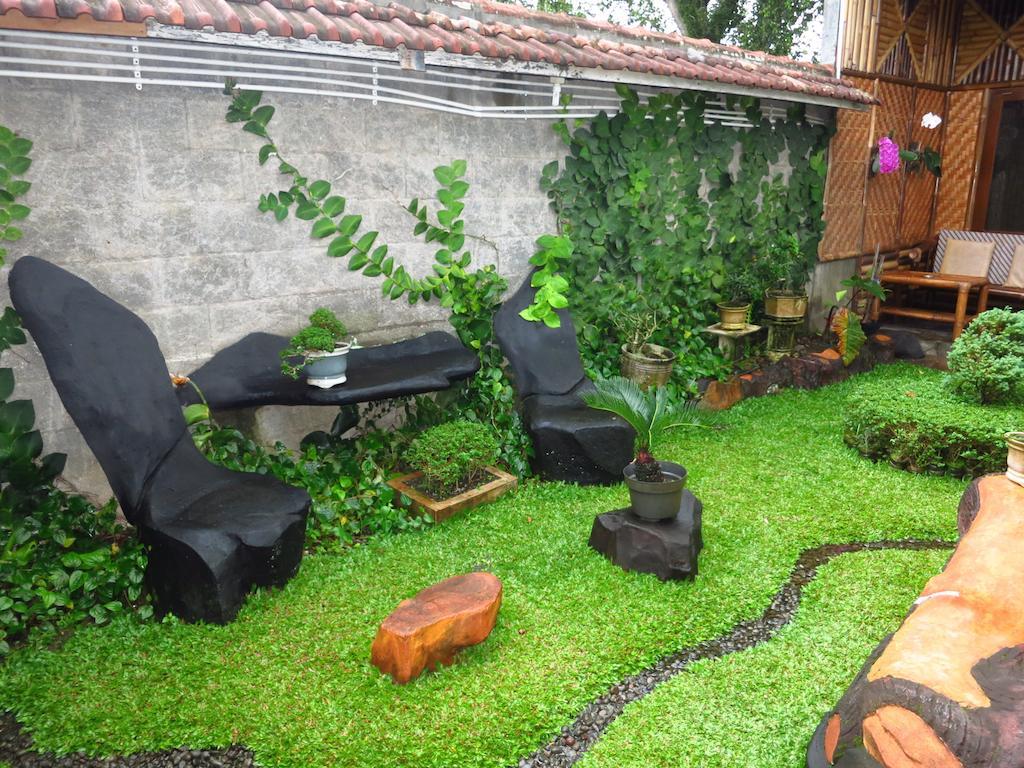 Enny'S Guest House Malang Exterior photo