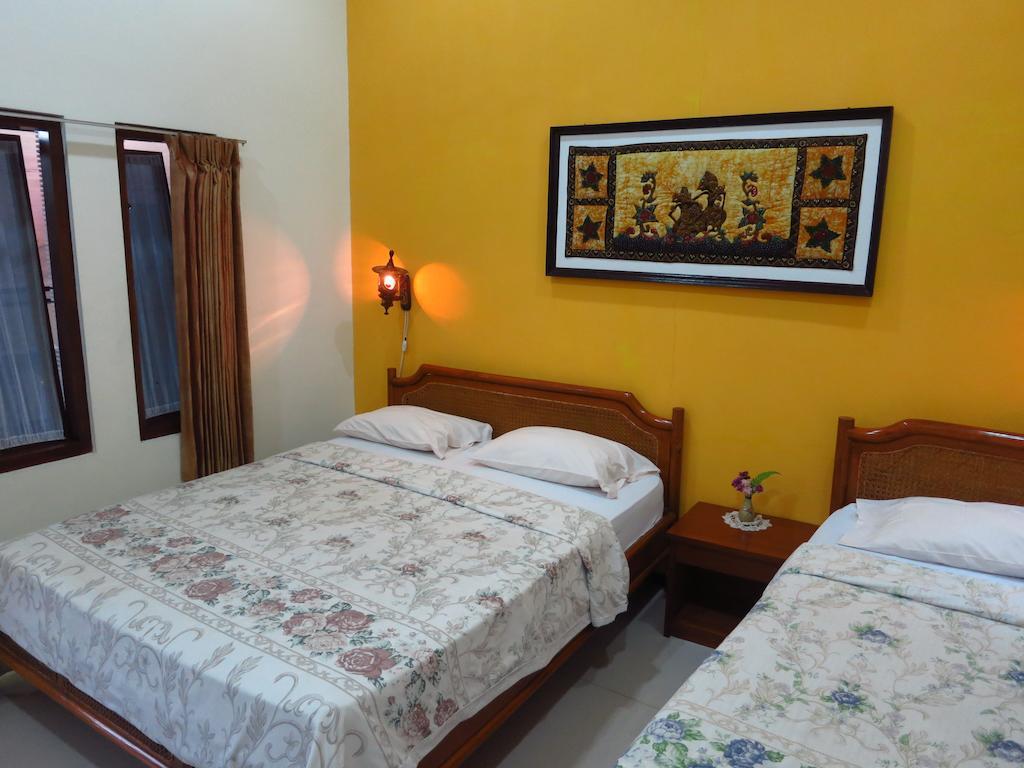 Enny'S Guest House Malang Exterior photo
