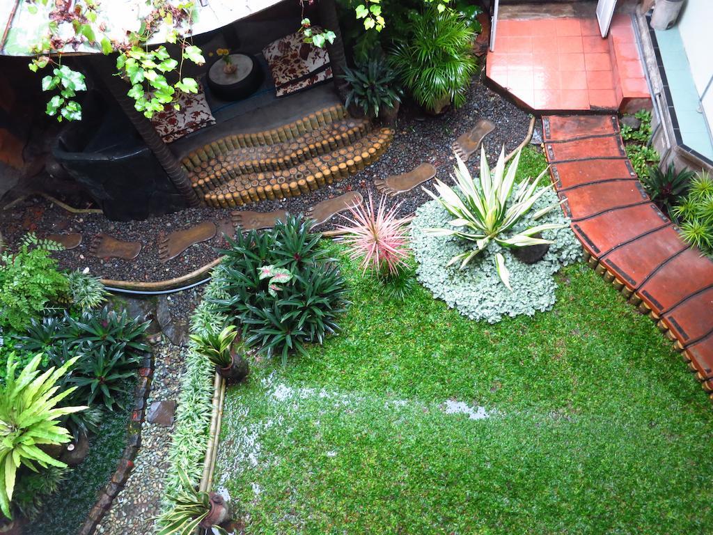 Enny'S Guest House Malang Exterior photo
