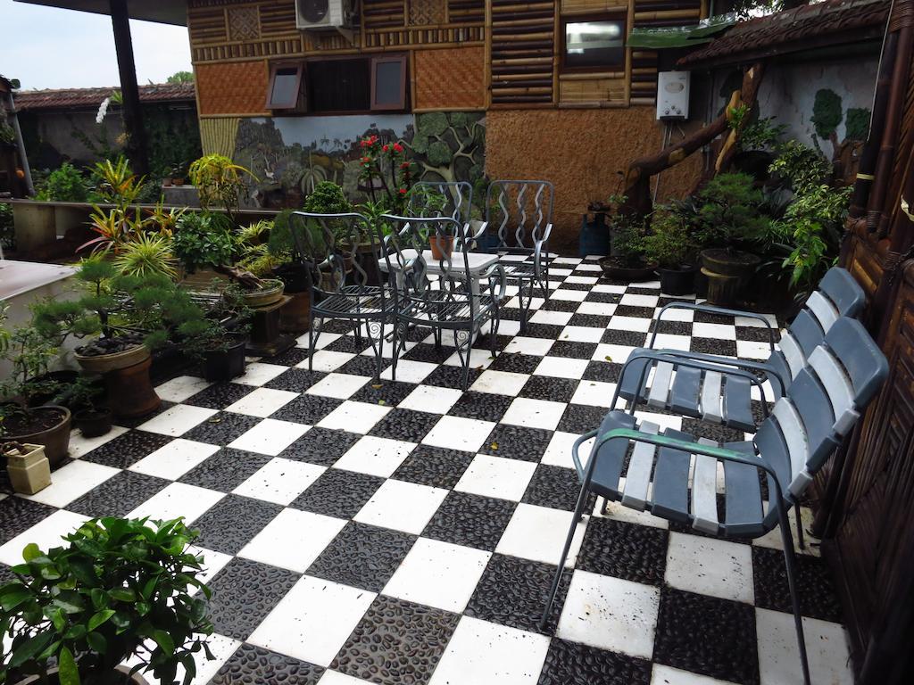 Enny'S Guest House Malang Exterior photo