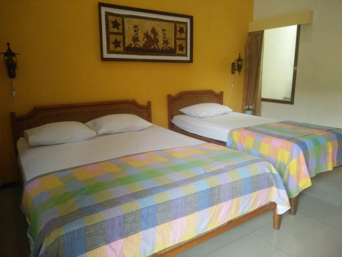 Enny'S Guest House Malang Exterior photo
