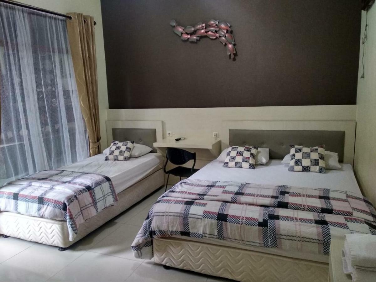Enny'S Guest House Malang Exterior photo