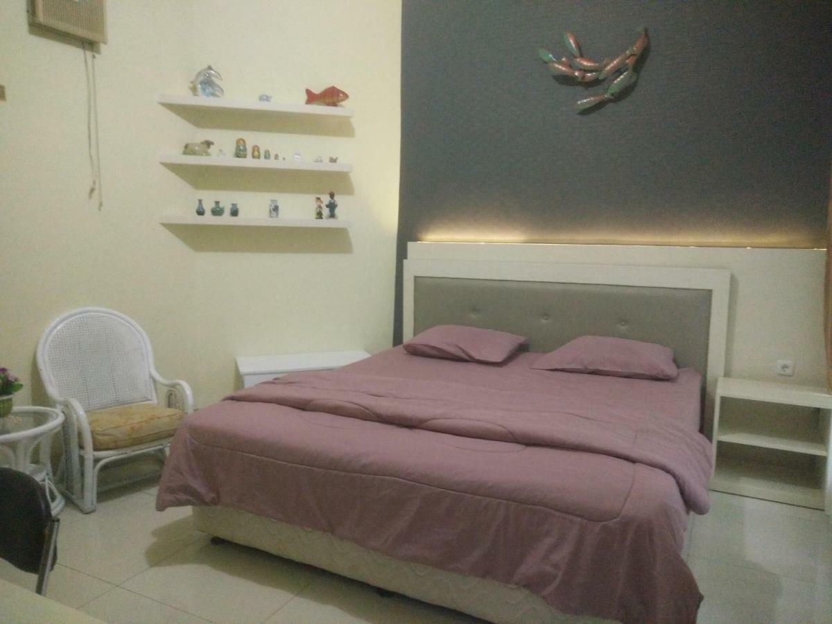 Enny'S Guest House Malang Exterior photo