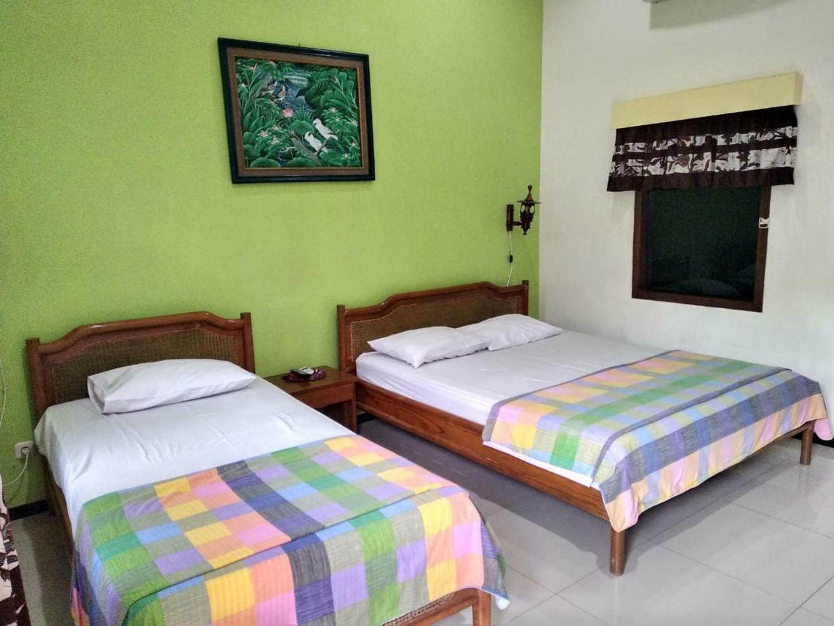 Enny'S Guest House Malang Exterior photo