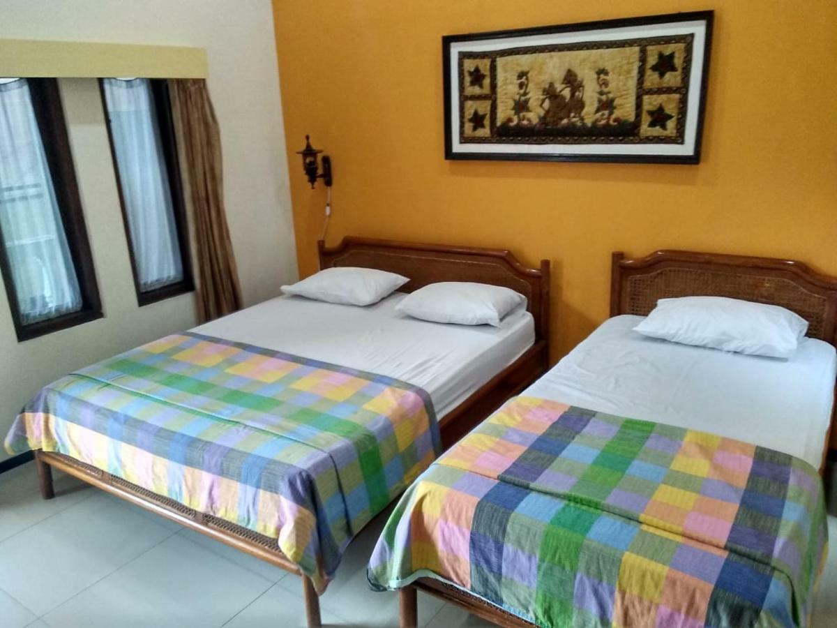 Enny'S Guest House Malang Exterior photo